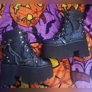 Demonia Ashes 52 Size 7